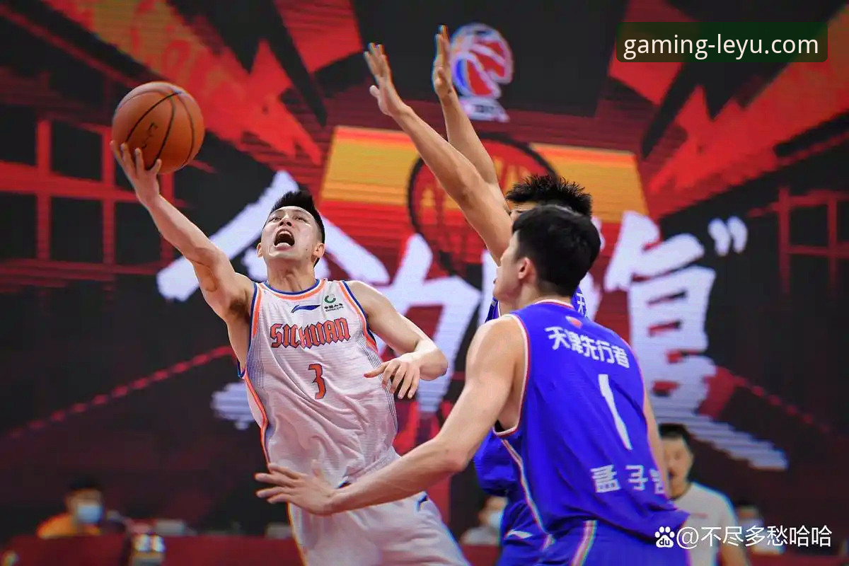 乐鱼体育平台直击：上海男篮豪取12连胜巩固榜首，团队篮球展现统治力最新动态